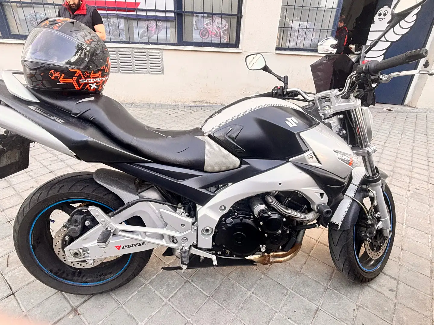 Suzuki GSR 600 Gris - 1