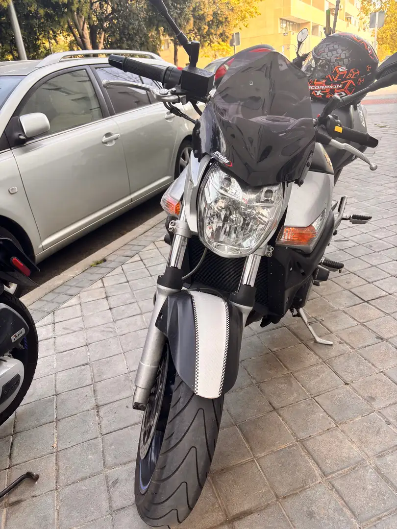 Suzuki GSR 600 Gris - 2