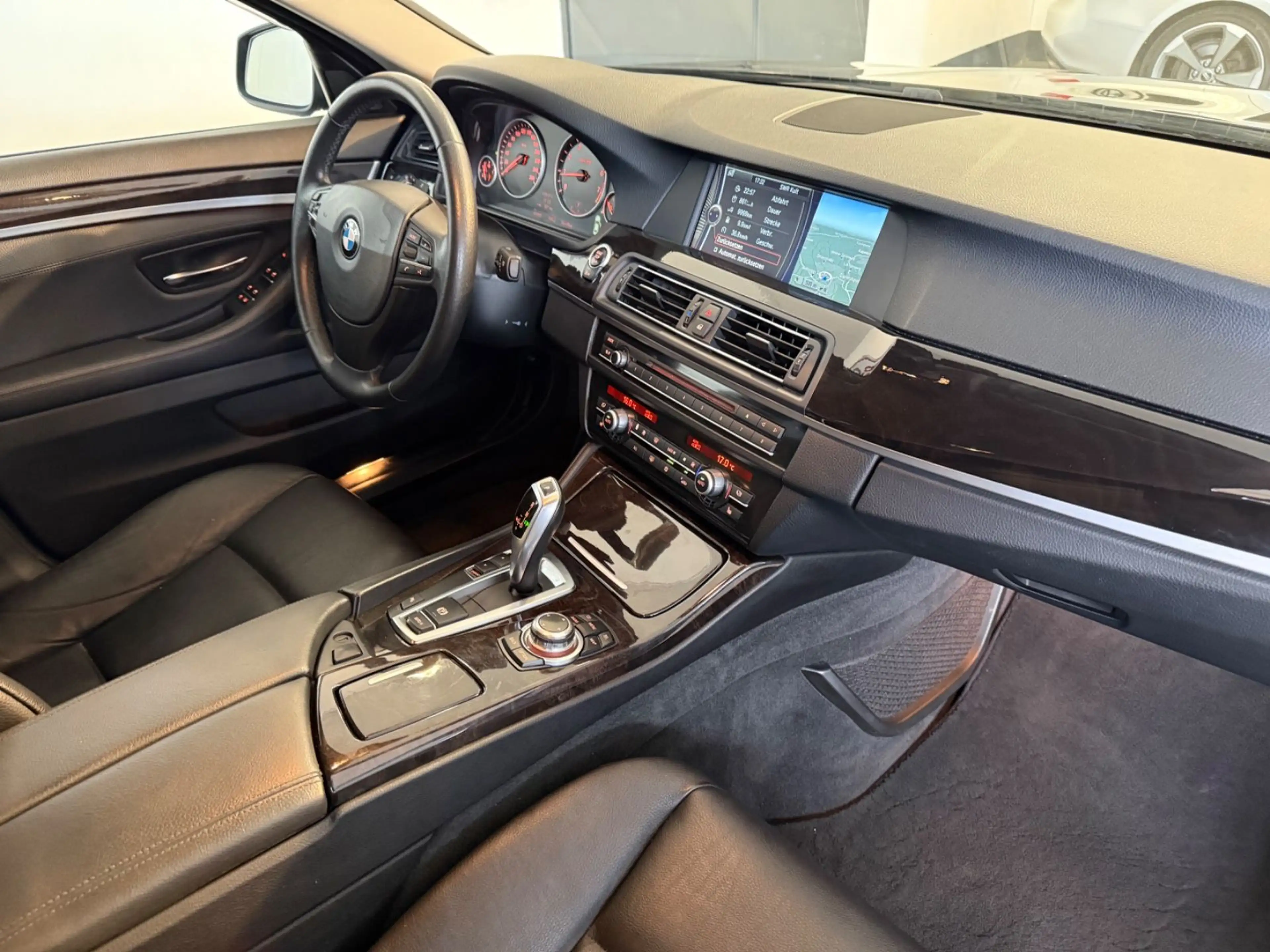 BMW 528 I A LIM*AUT*CLIMATIC*LEDER*NAVI*LM*M SPORT N — photo 2