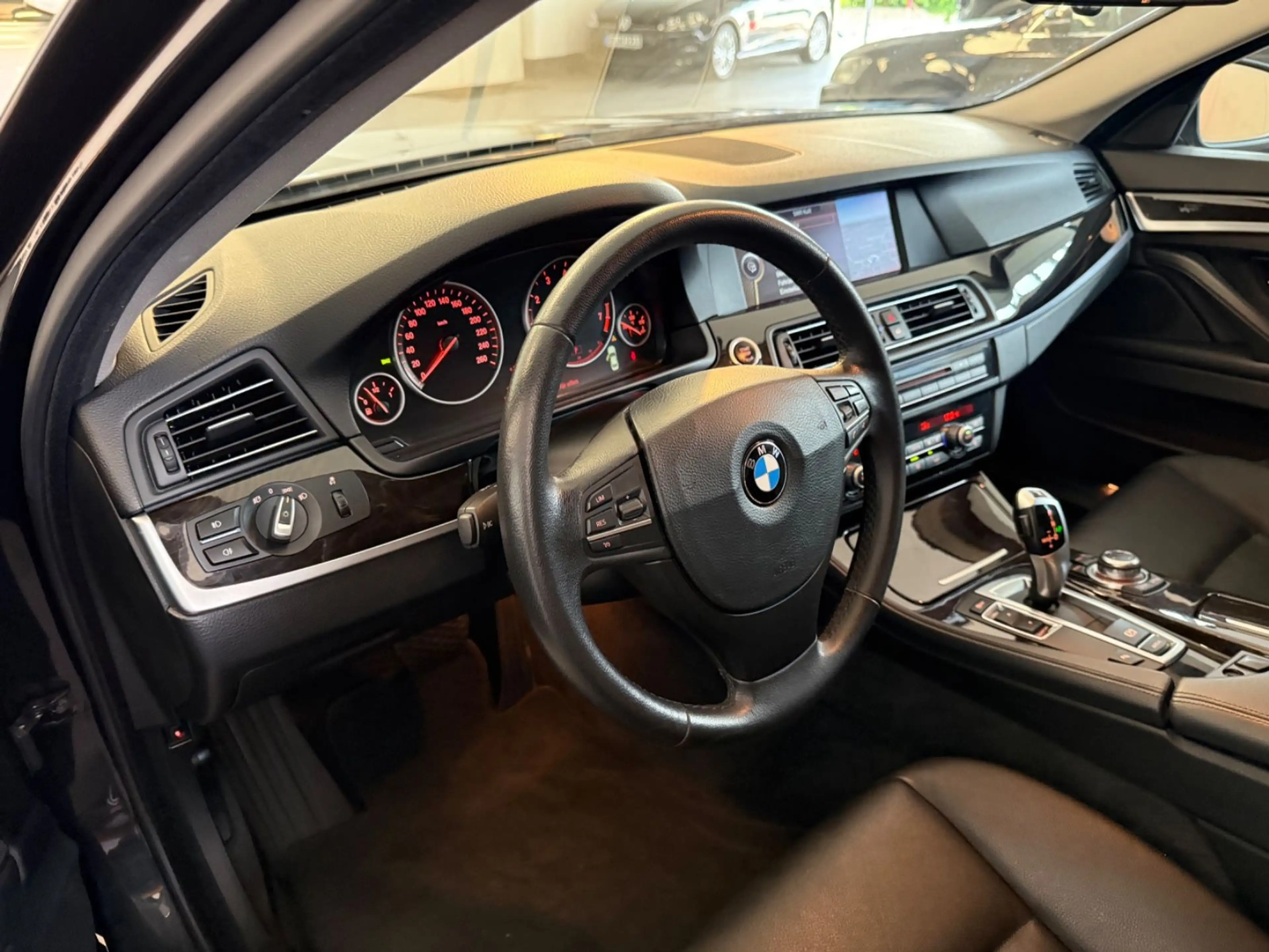 BMW 528 I A LIM*AUT*CLIMATIC*LEDER*NAVI*LM*M SPORT N — photo 4