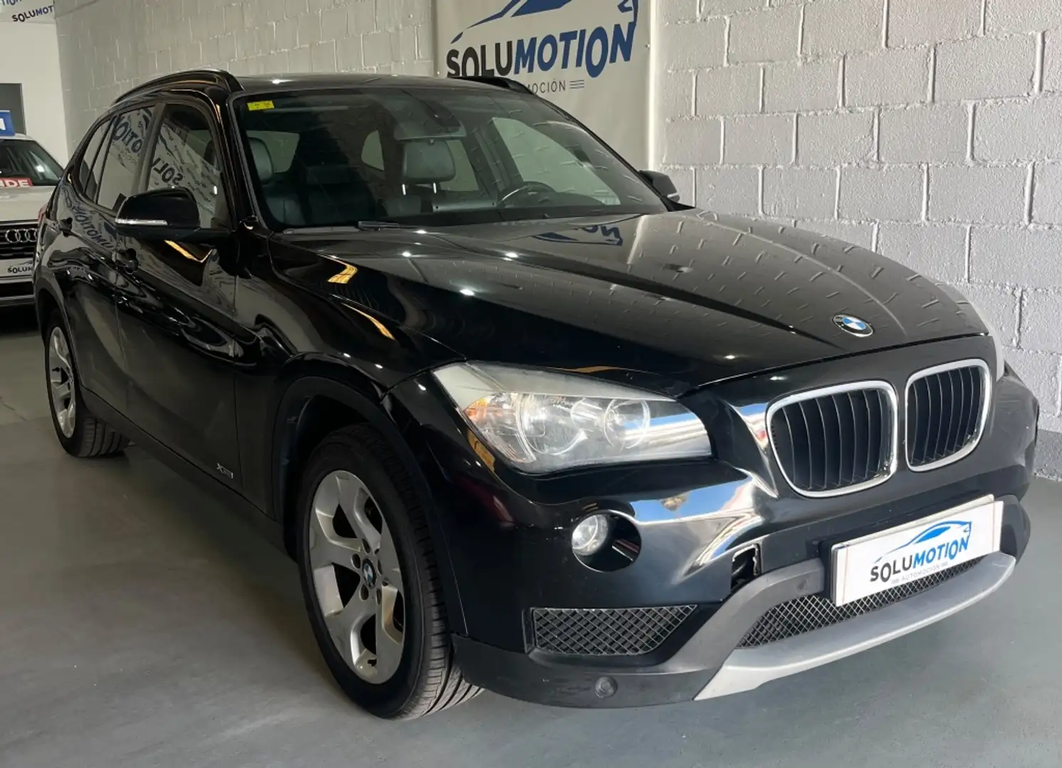 BMW X1 sDrive 18d Essential Edition Negro - 1