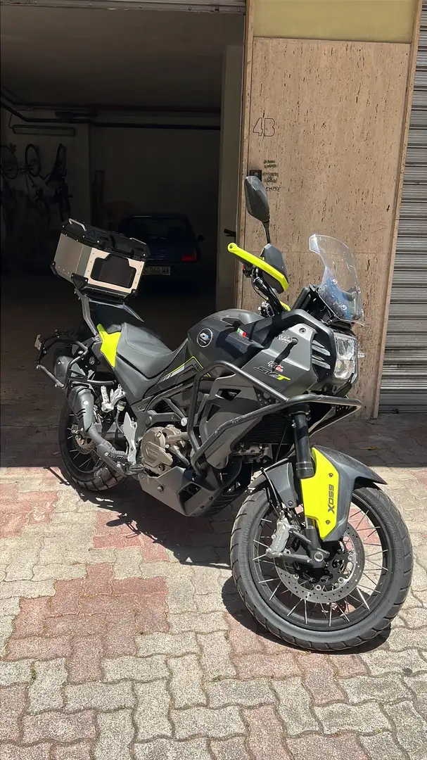 QJ Motor SVT650 X Czarny - 1