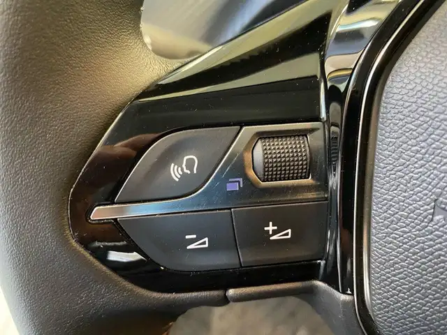 Peugeot 208 view 12