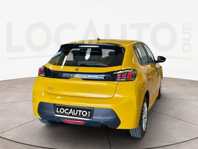 Peugeot 208 view 4