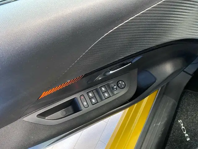 Peugeot 208 view 18