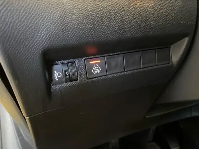 Peugeot 208 view 17