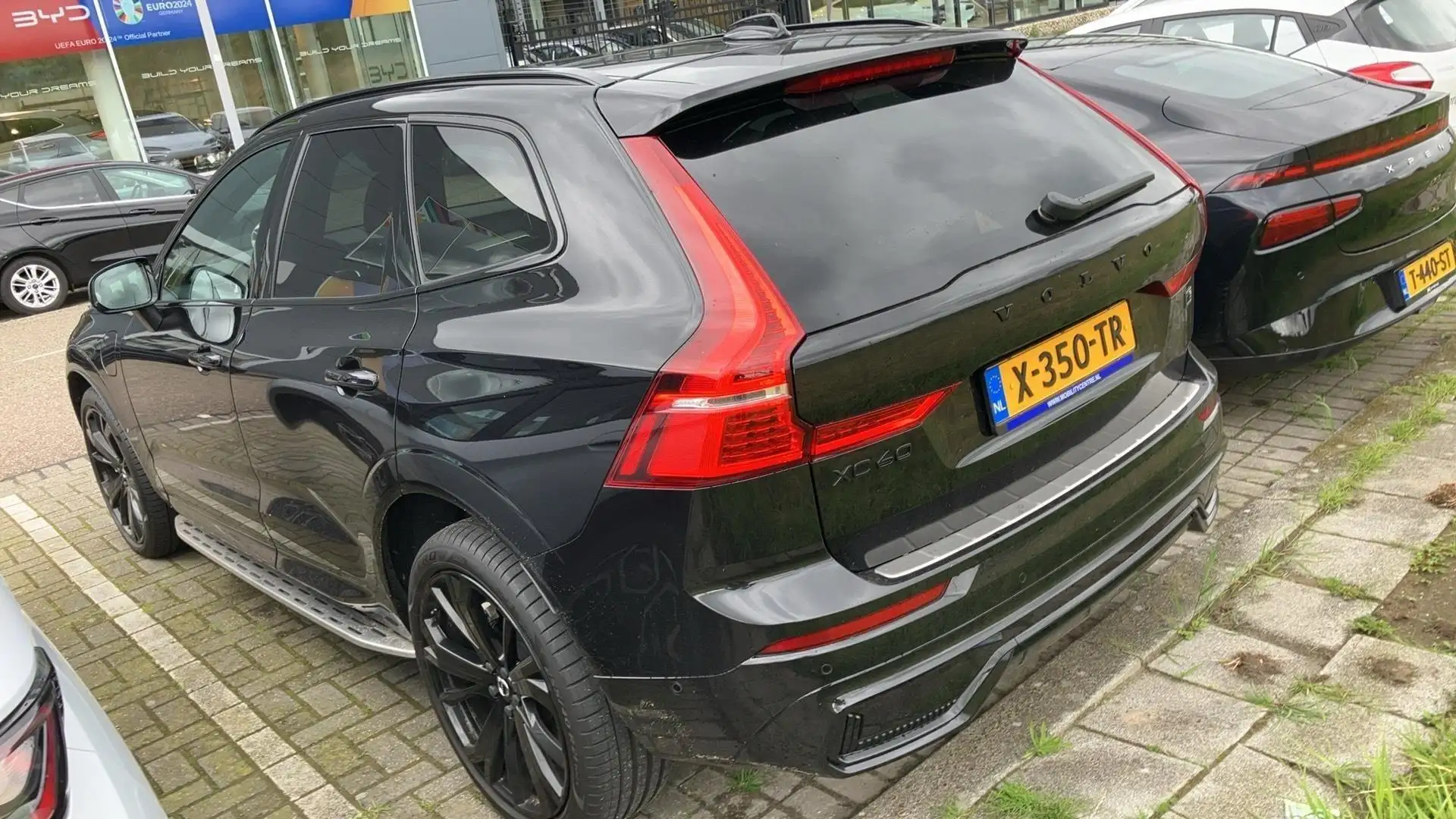 Volvo XC60 2.0 T6 Plug-in hybrid AWD Ultimate Black Edition | Nero - 2