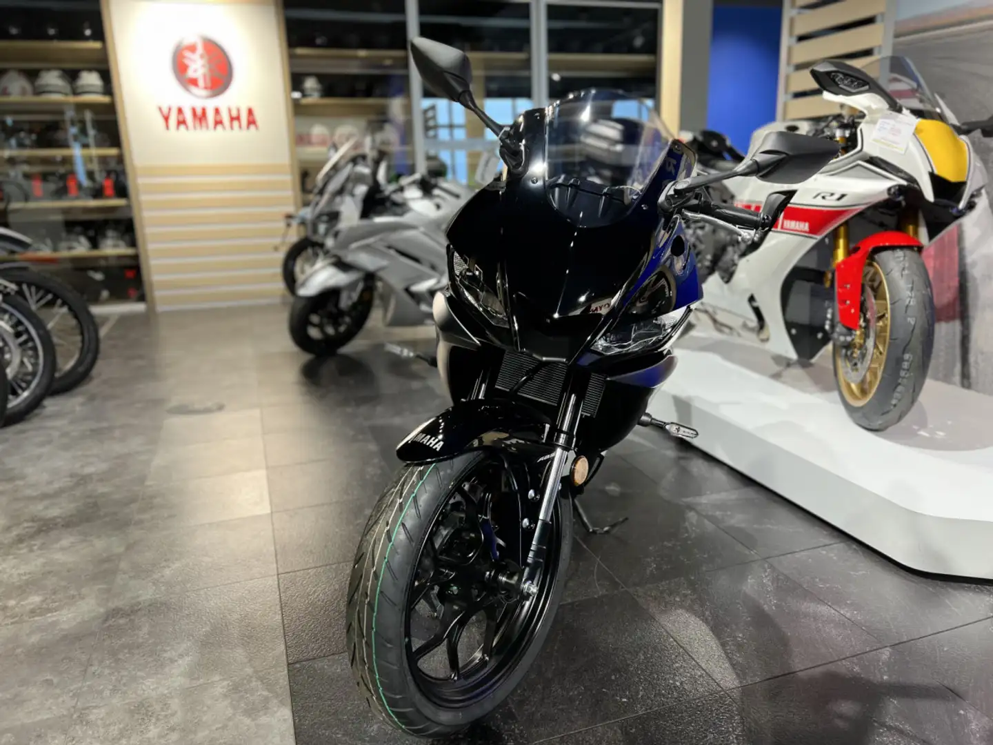 Yamaha YZF-R3 Zwart - 2