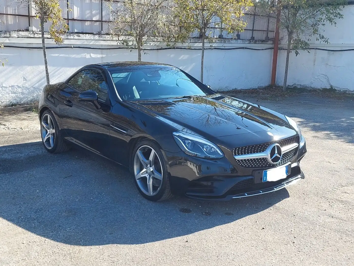 Mercedes-Benz SLC 250 d AMG Line Premium Auto Schwarz - 1