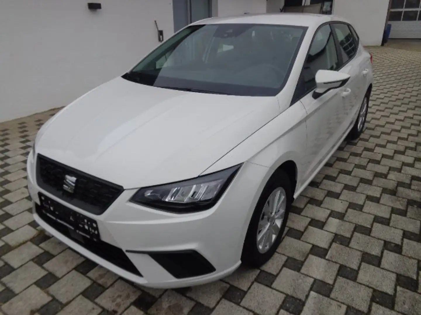 SEAT Ibiza Reference Weiß - 1