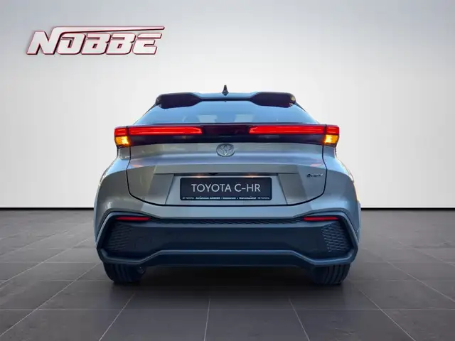 Toyota C-HR view 4