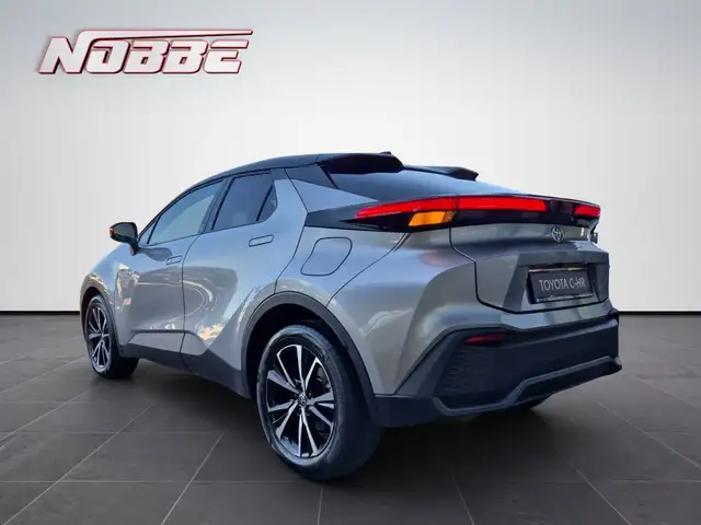 Toyota C-HR view 3