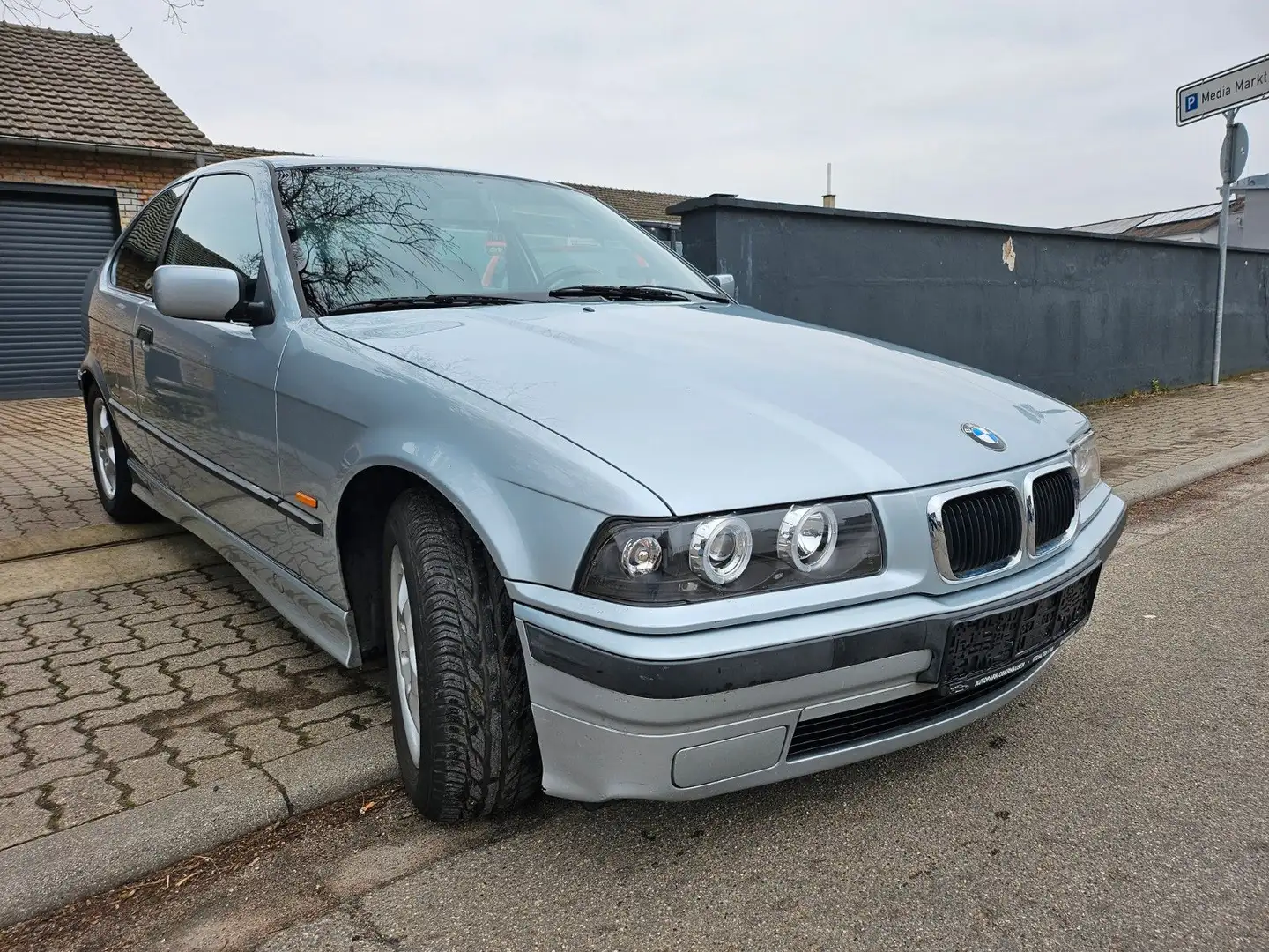 BMW 316 i Compakt Exclusiv Edition Grau - 2