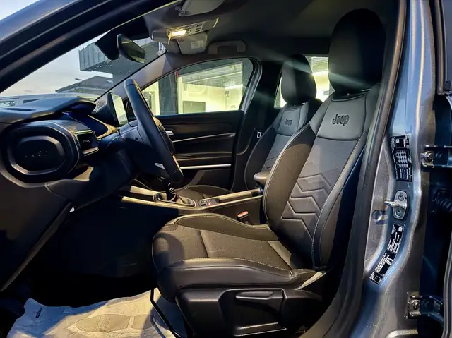 Jeep Avenger view 4