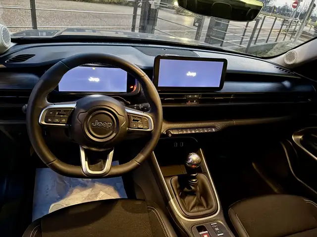 Jeep Avenger view 5