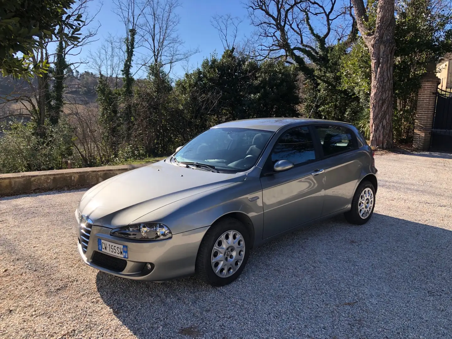 Alfa Romeo 147 5p 1.6 ts 16v Distinctive 105cv Argento - 1
