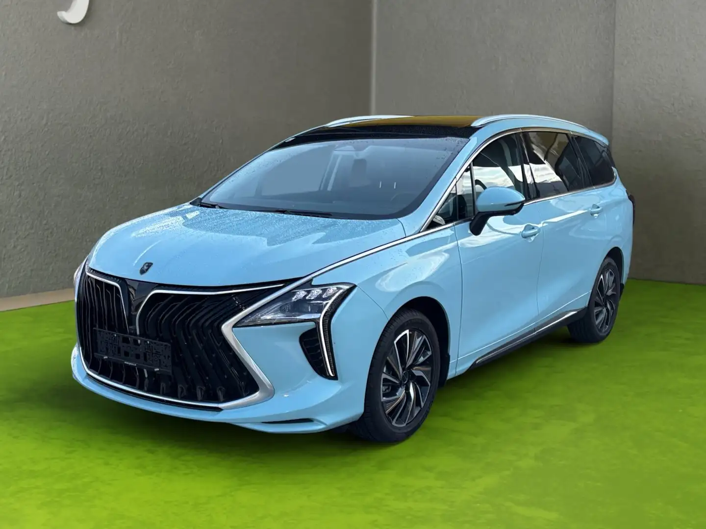 Forthing U-Tour 4 Automatik / 7-Sitzer Blau - 1