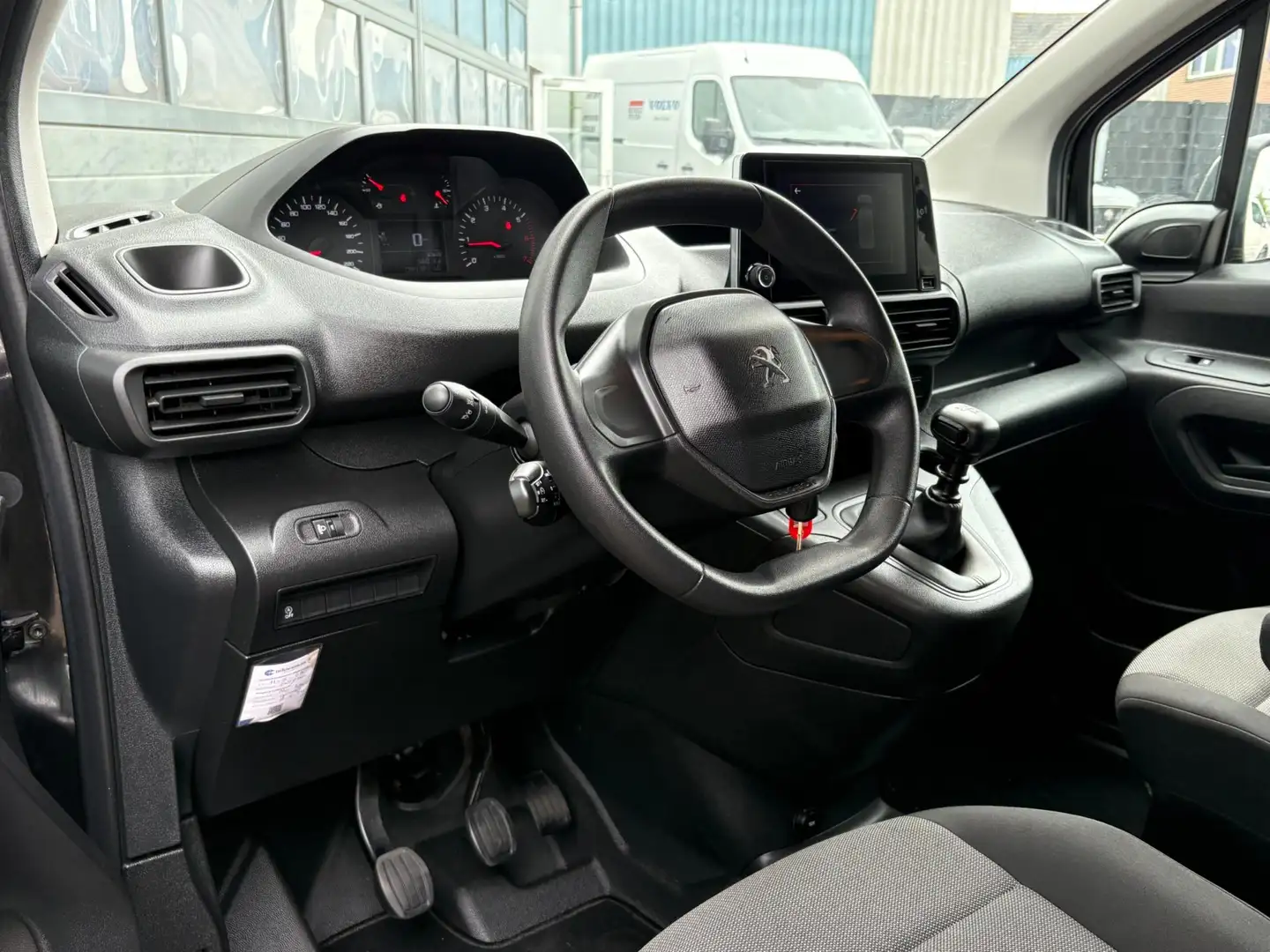 Peugeot Partner 1.5 BlueHDI 130pk Premium Navi Airco Cruise Carpla Zwart - 2
