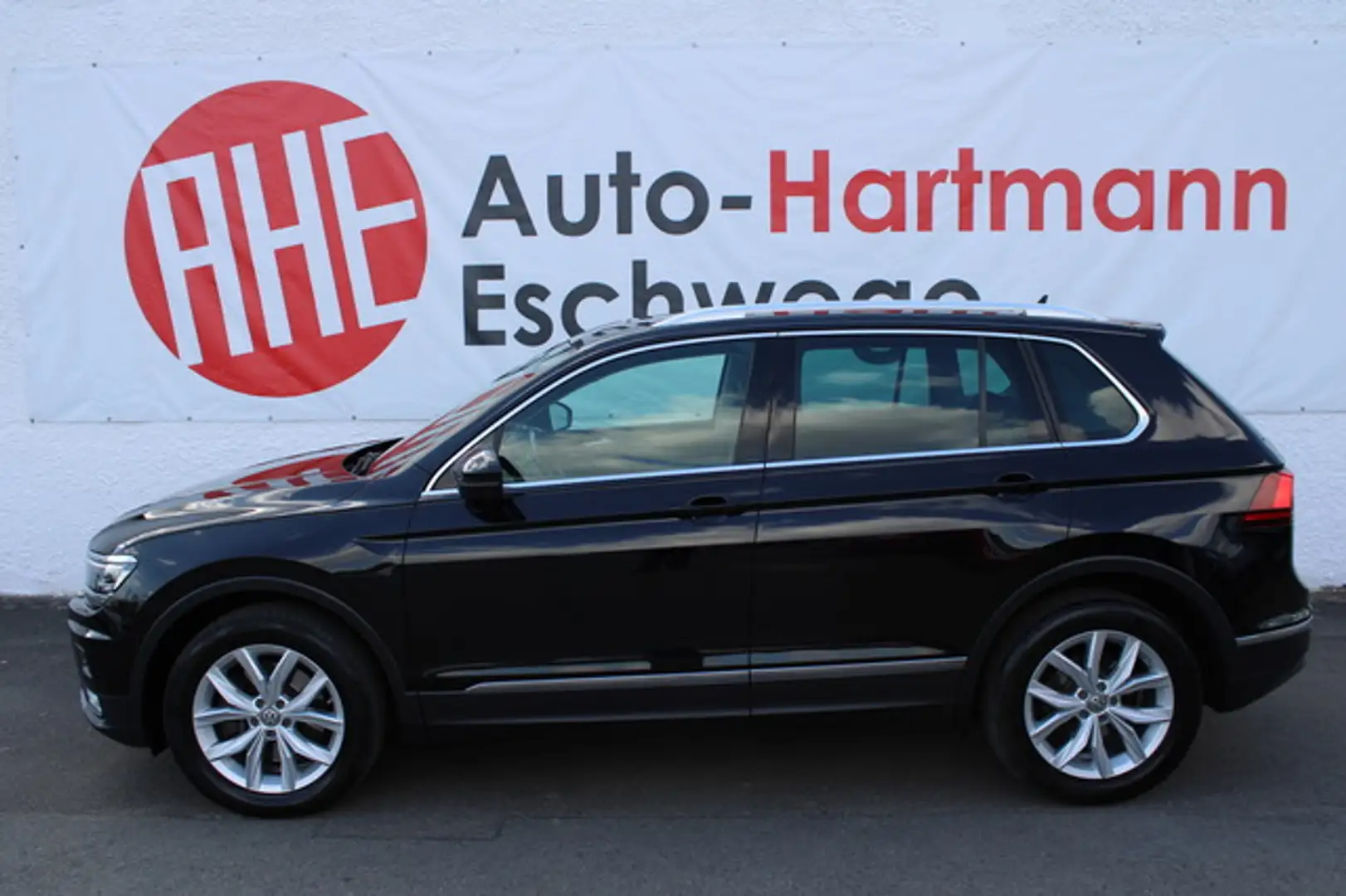Volkswagen Tiguan 2.0 TSI Highline 4M DSG LED Navi Pano Ahk Schwarz - 2