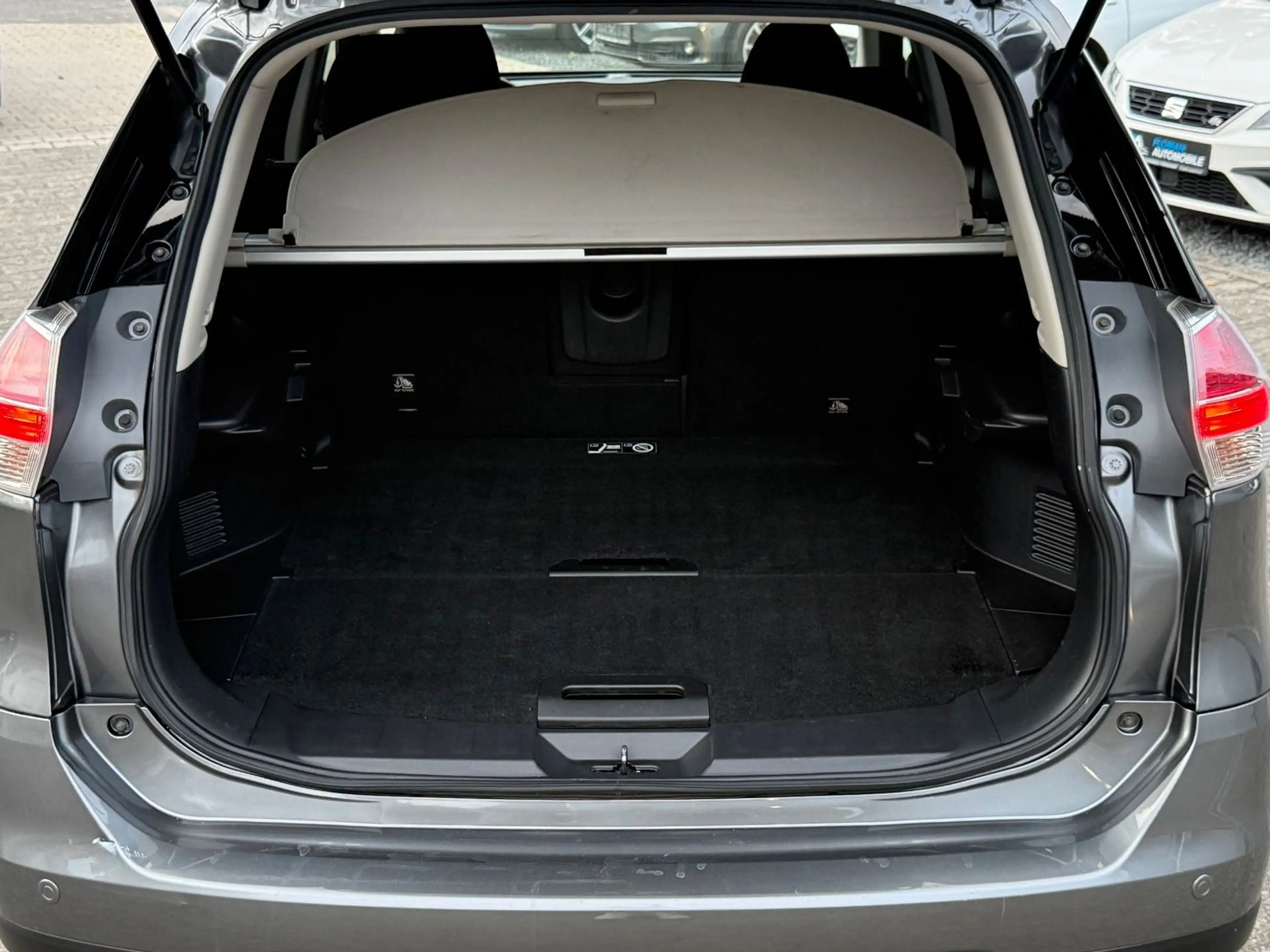 Nissan X-Trail Acenta 4x4 Kamera*1 Hand — photo 8