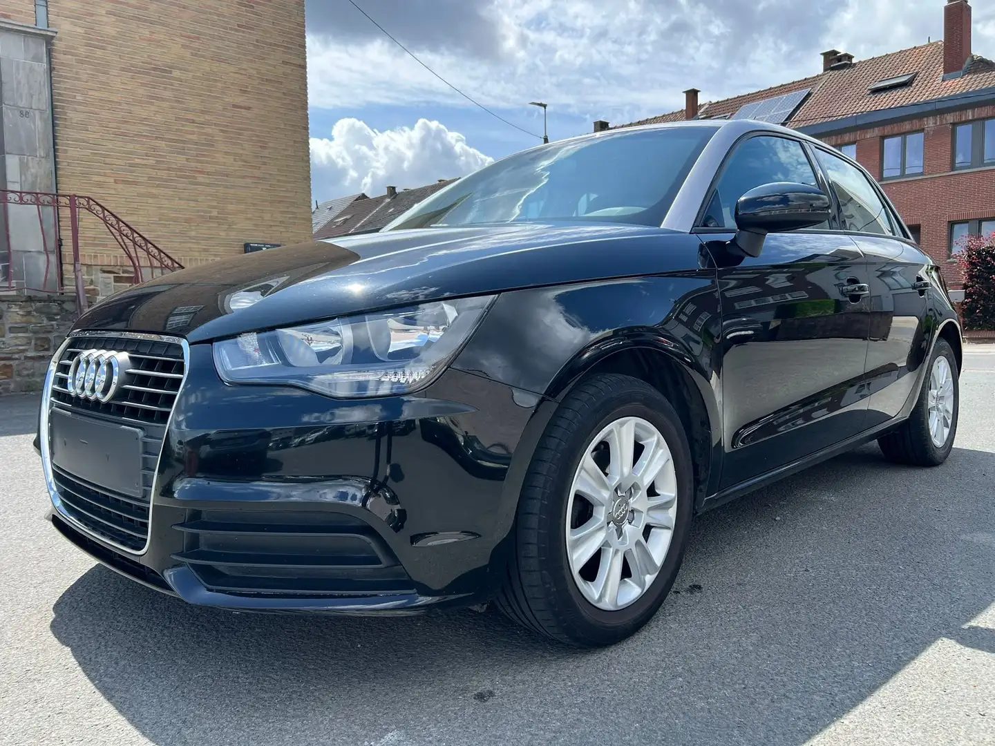 Audi A1 Sportback 1.6 TDi Ambition Zwart - 1