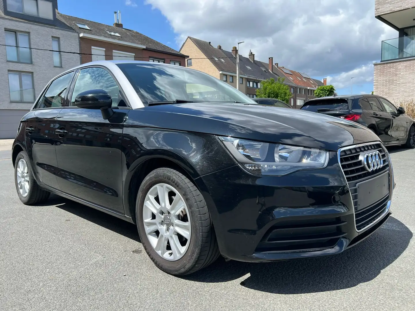 Audi A1 Sportback 1.6 TDi Ambition Zwart - 2