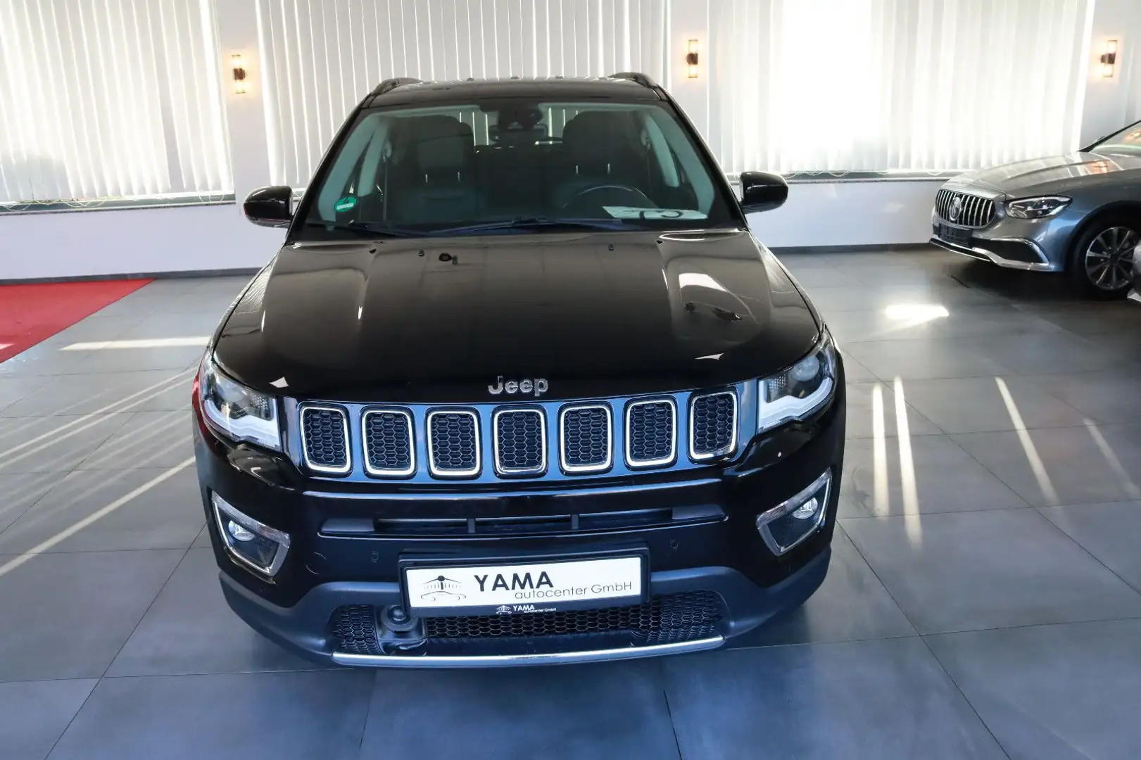 Jeep Compass 2.0 MultiJet Limited 4WD Schwarz - 2