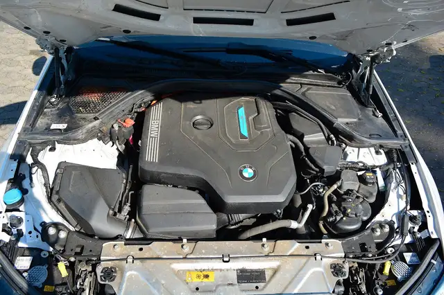 BMW 3 Series view 14