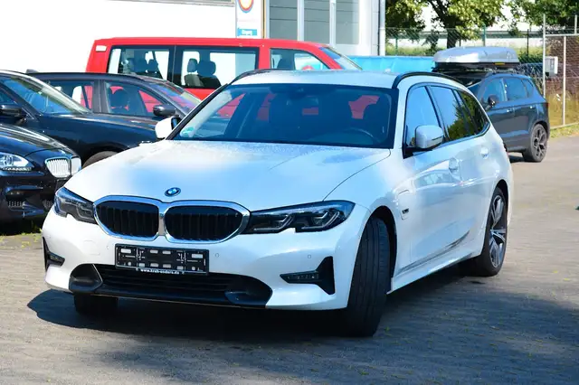 BMW 3 Series view 3