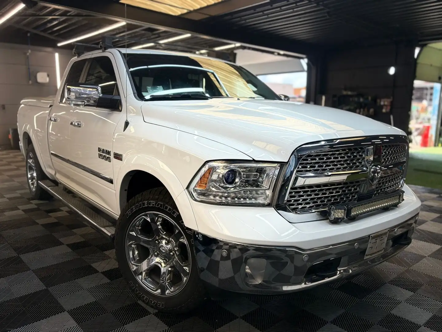 Dodge RAM 1500 Hemi 5.7 V8 LPG LICHTE VRACHT bj. 2014 Blanc - 1