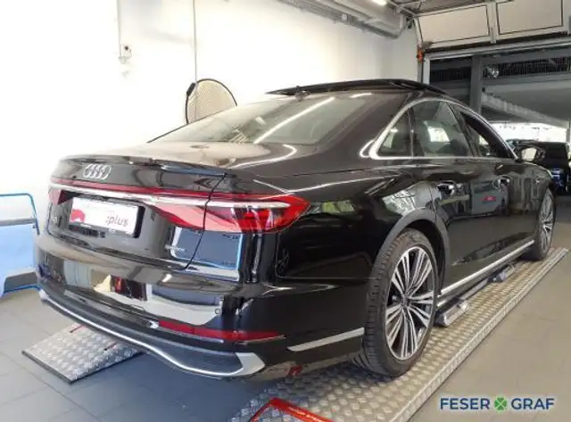 Audi A8 view 4
