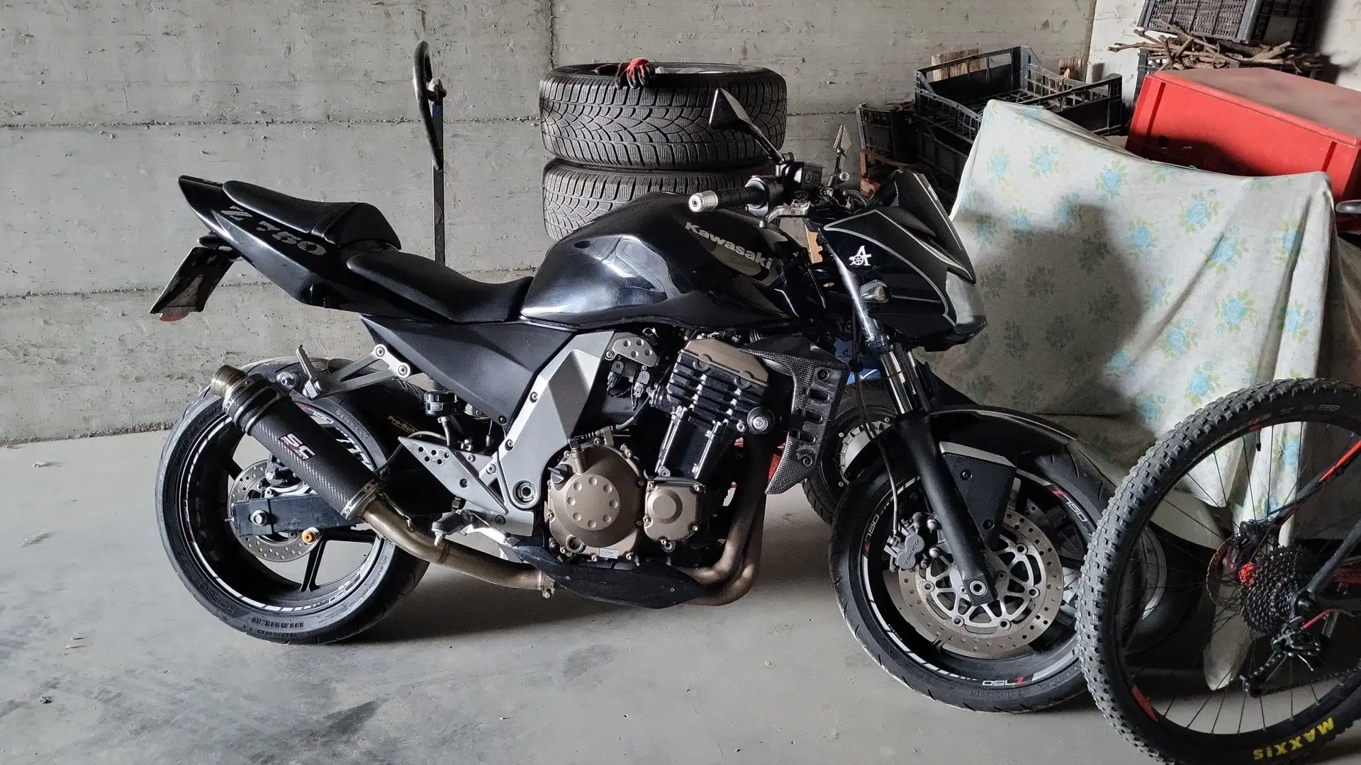 Kawasaki Z 750 Fekete - 1