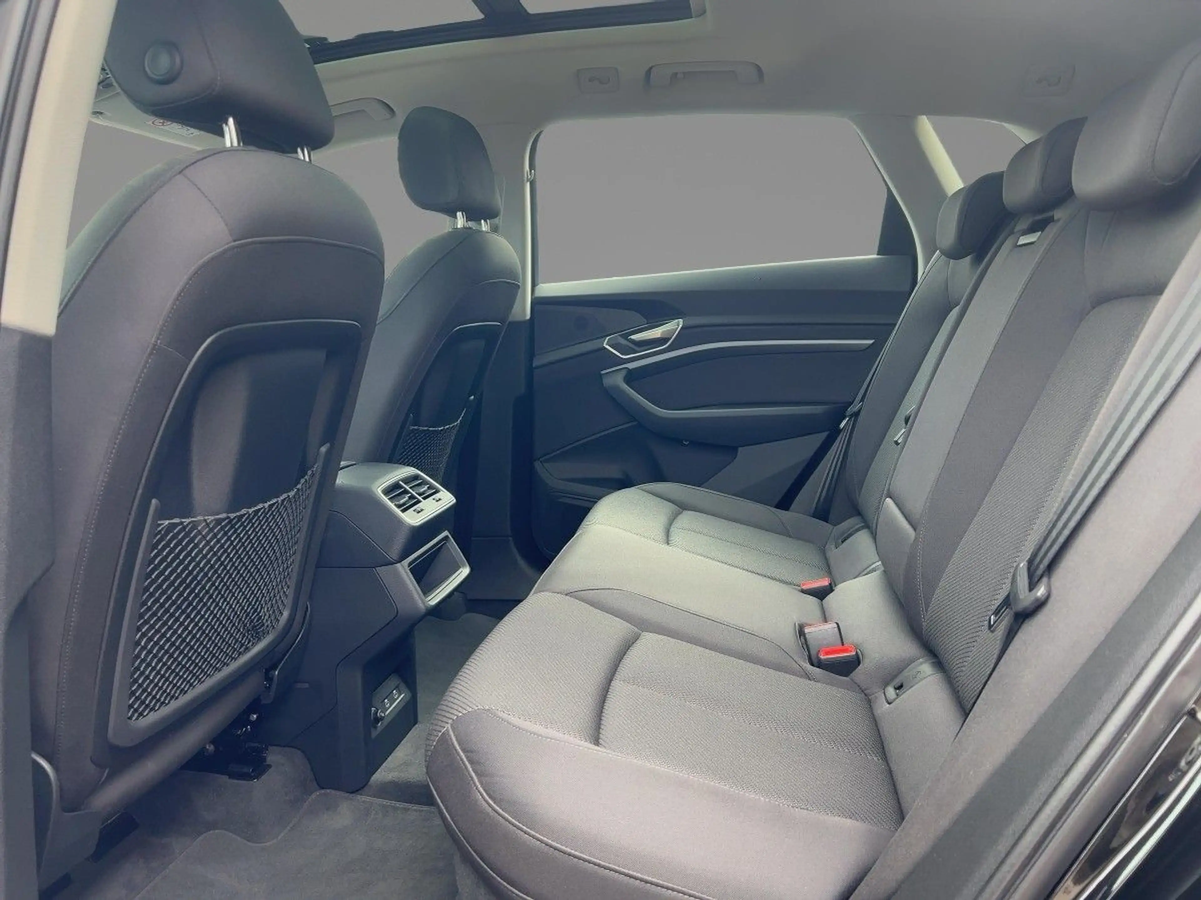 Audi Q8 e-tron Q8 55 e-tron advanced quattro 300 kW Pano AHK Ka — photo 9
