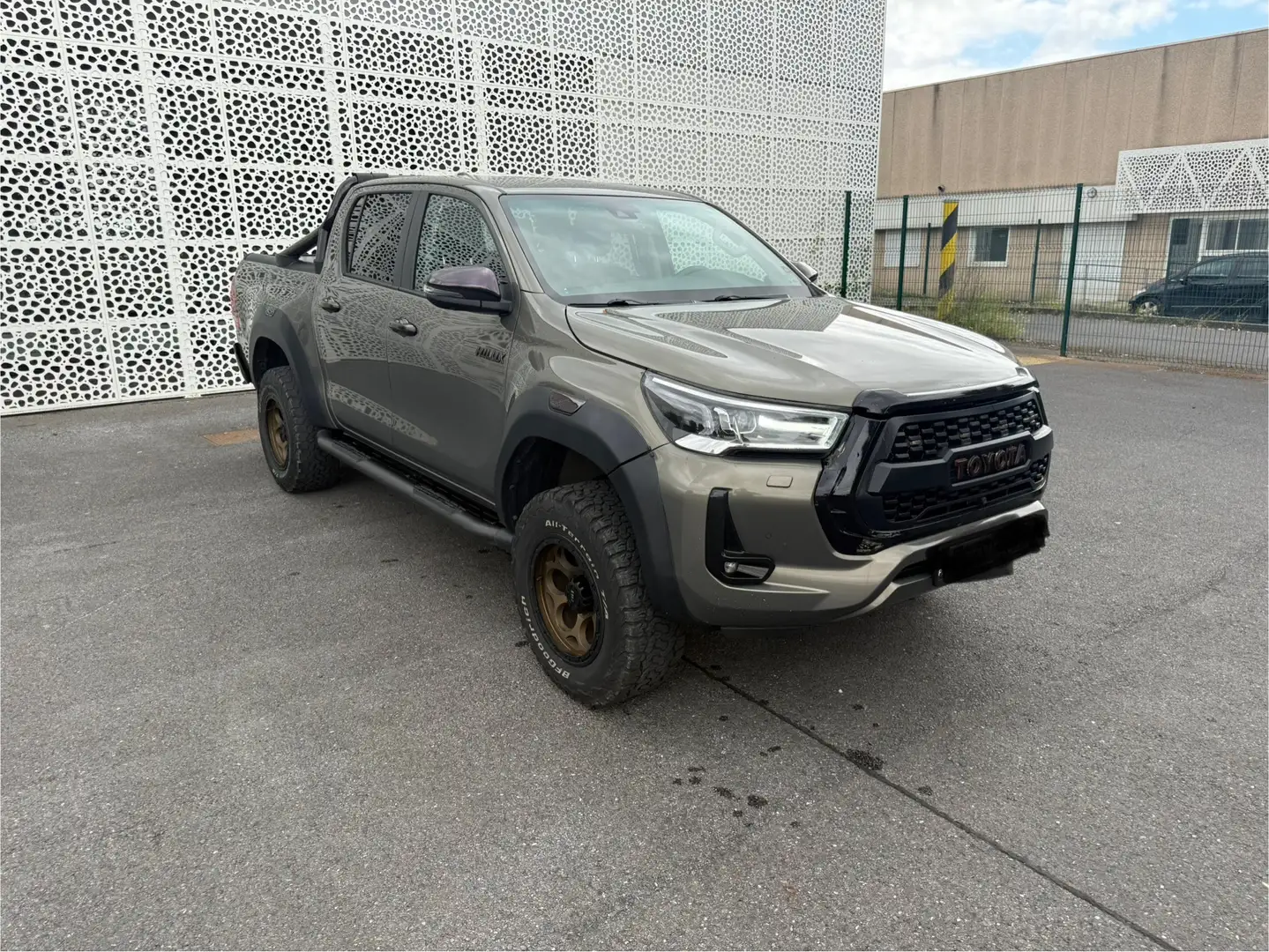 Toyota Hilux i DBLE CAB 4WD 2.8 204 ch D-4D BVA - 1