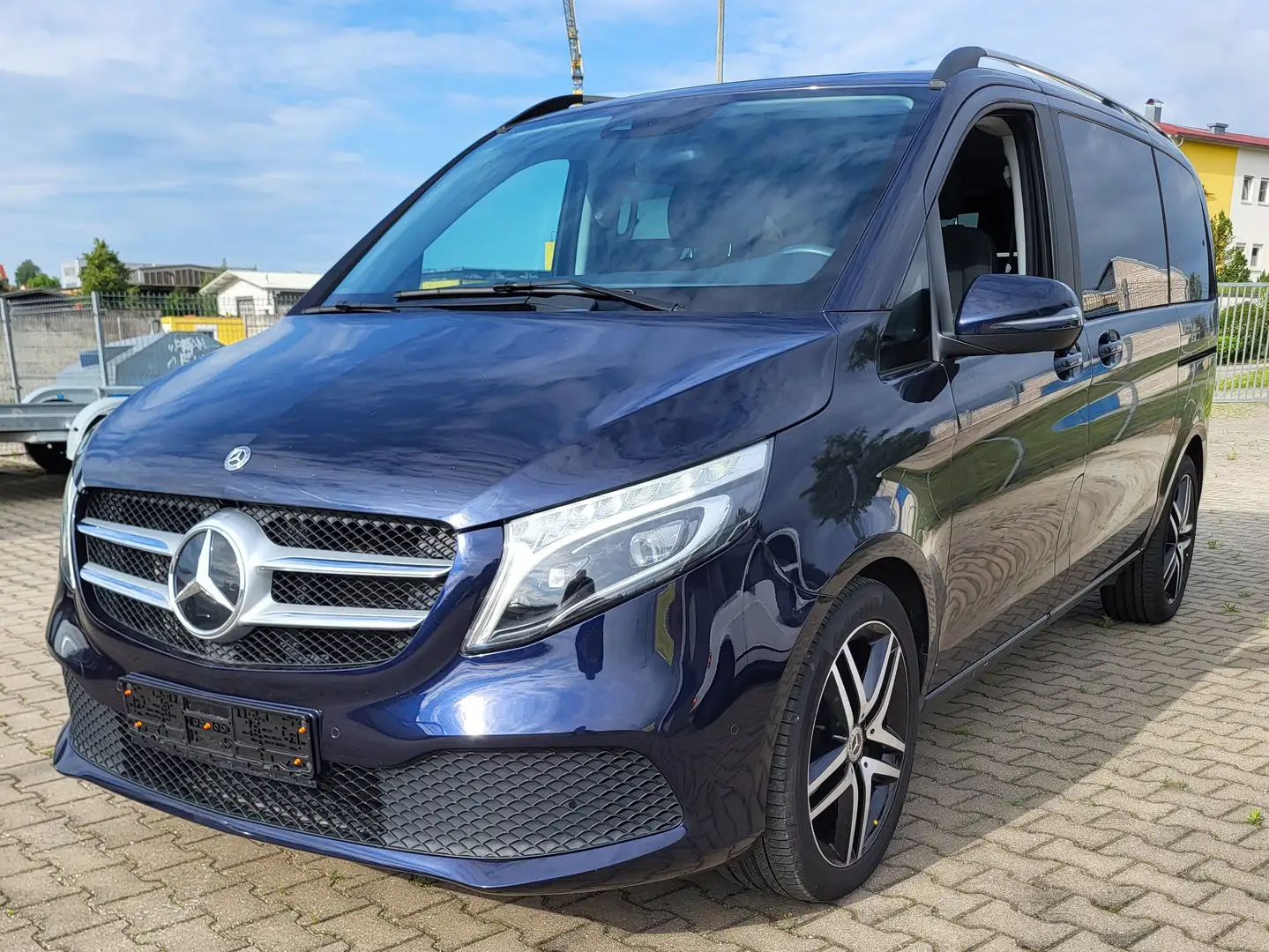 Mercedes-Benz V 220 d kompakt 9G-TRONIC Avantgarde Edition 2020 Albastru - 1