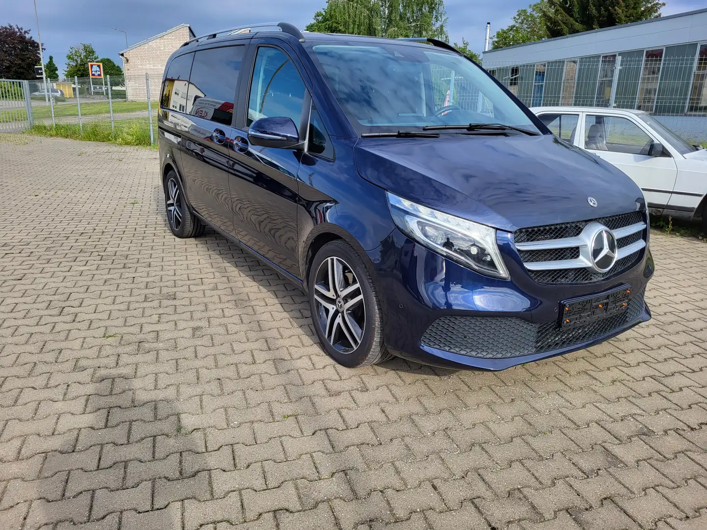 Mercedes-Benz V 220 d kompakt 9G-TRONIC Avantgarde Edition 2020 Albastru - 2