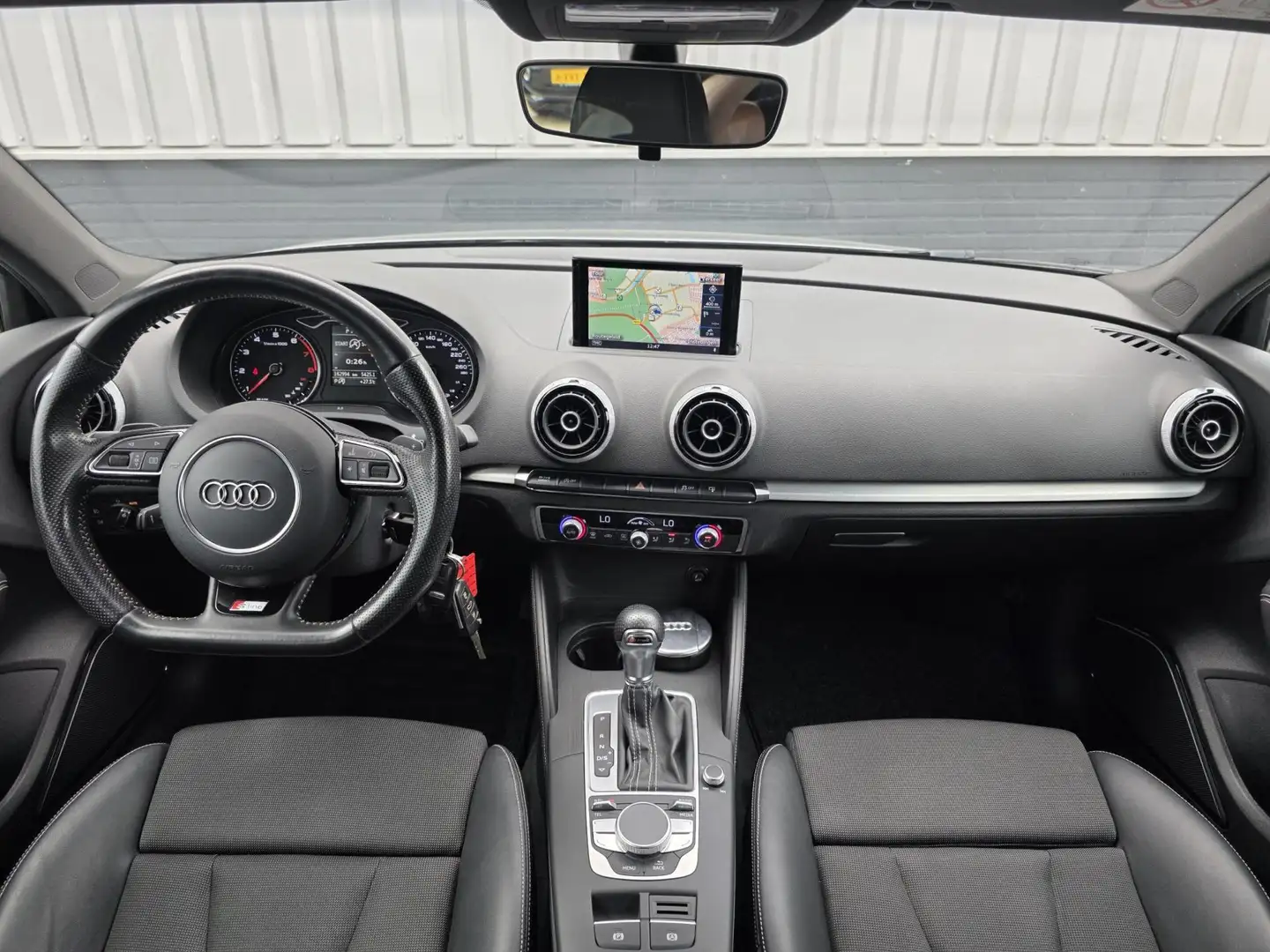 Audi A3 Limousine 1.4 TFSI CoD Adrenalin Sport 150 pk S-LI Gris - 2