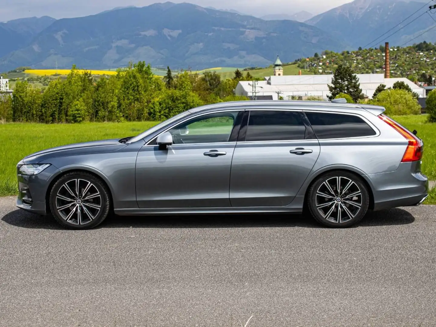 Volvo V90 V90 2.0 D4 Geartronic R Design Grau - 1