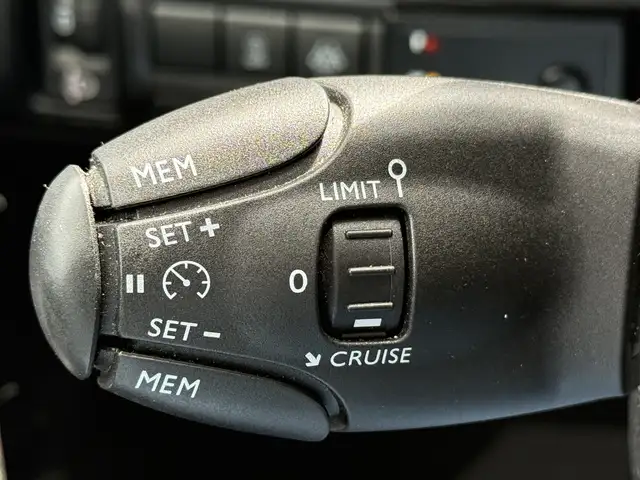 Peugeot 308 view 9
