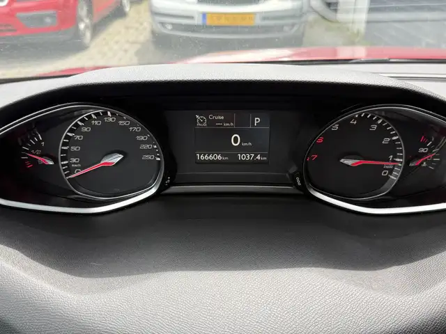 Peugeot 308 view 11
