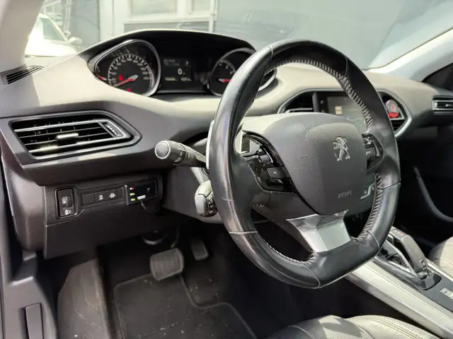 Peugeot 308 view 5