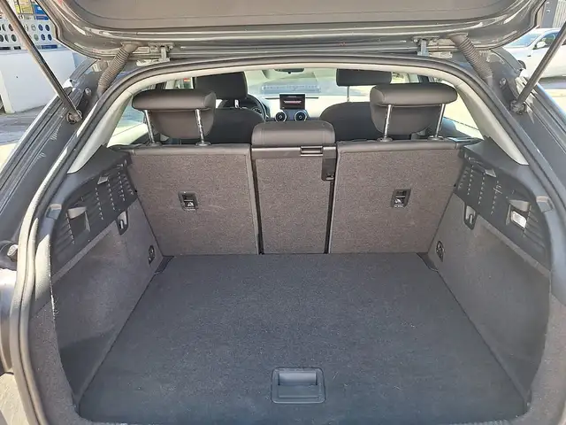 Audi Q2 view 8