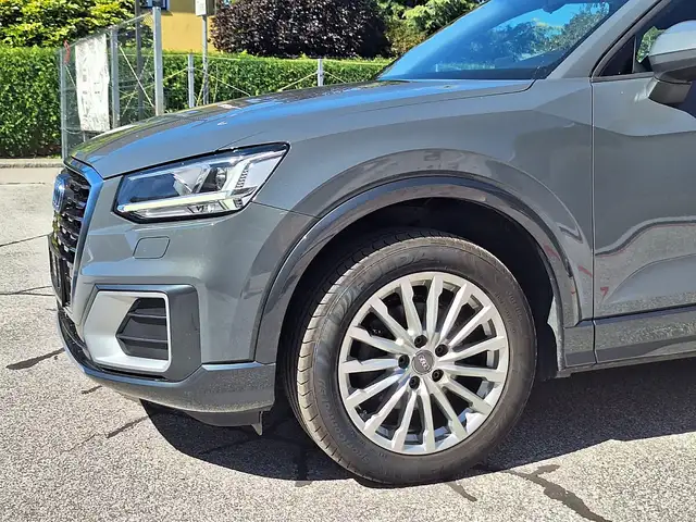 Audi Q2 view 6