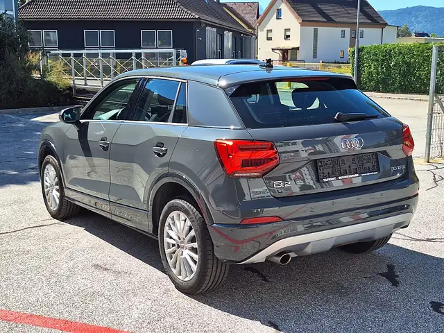 Audi Q2 view 9