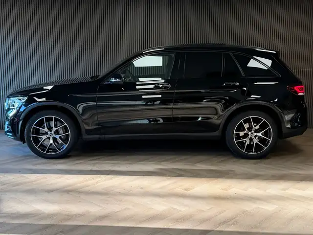 Mercedes-Benz GLC view 3