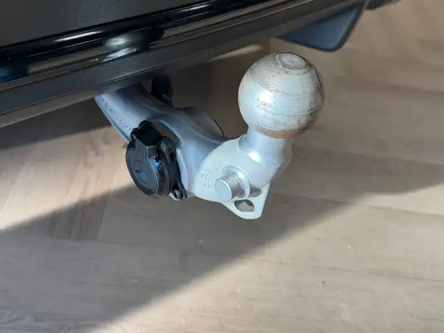 Mercedes-Benz GLC view 8