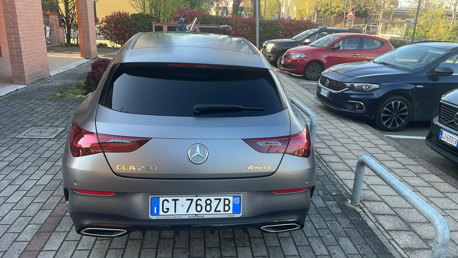 Mercedes-Benz CLA 250 Shooting Brake AMG Line Premium 4matic auto - 2