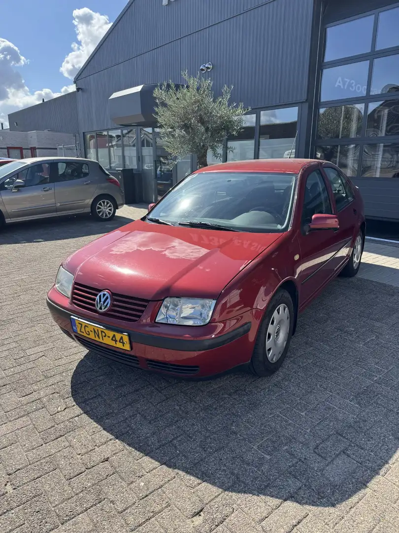 Volkswagen Bora 1.6 Trendline Rood - 1