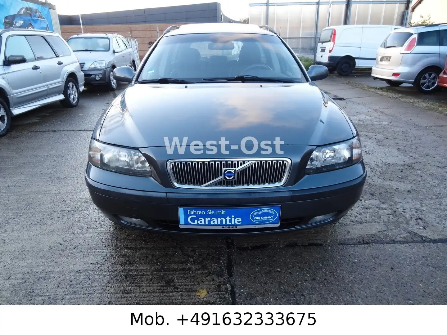 Volvo V70 2.4 Premium Automat Leder Klima Dach SHZ AHK Grau - 2
