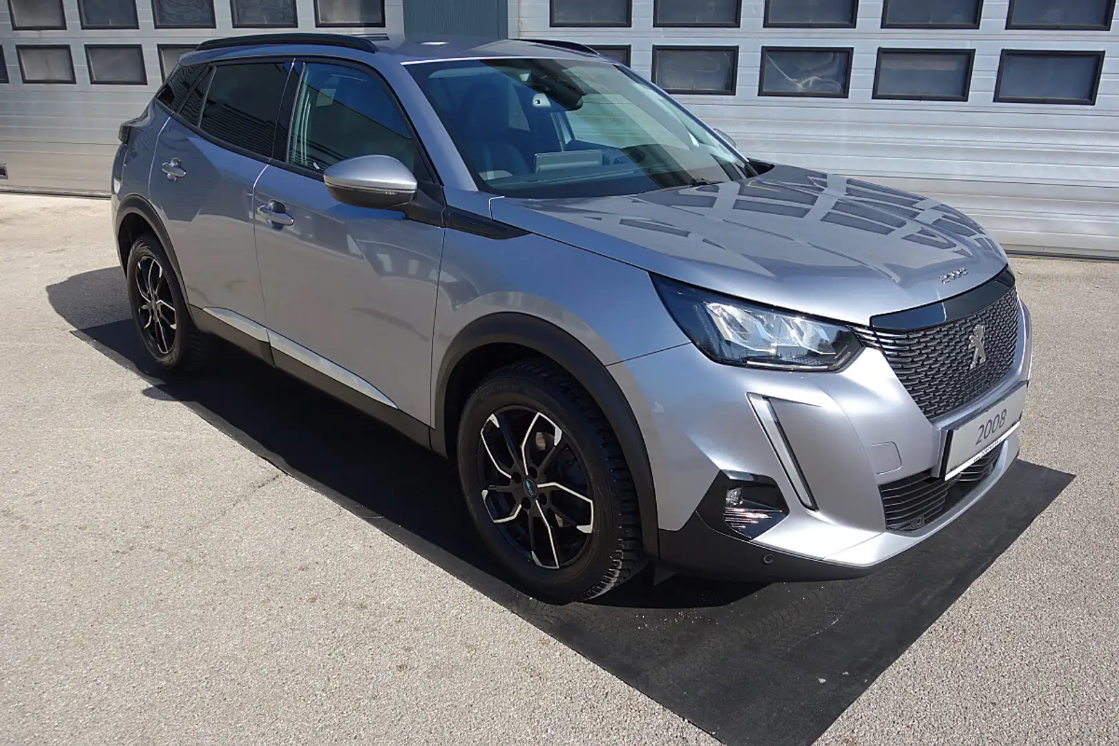 Peugeot 2008 PureTech 100 S&S Allure 6-Gang-Manuell Silber - 1